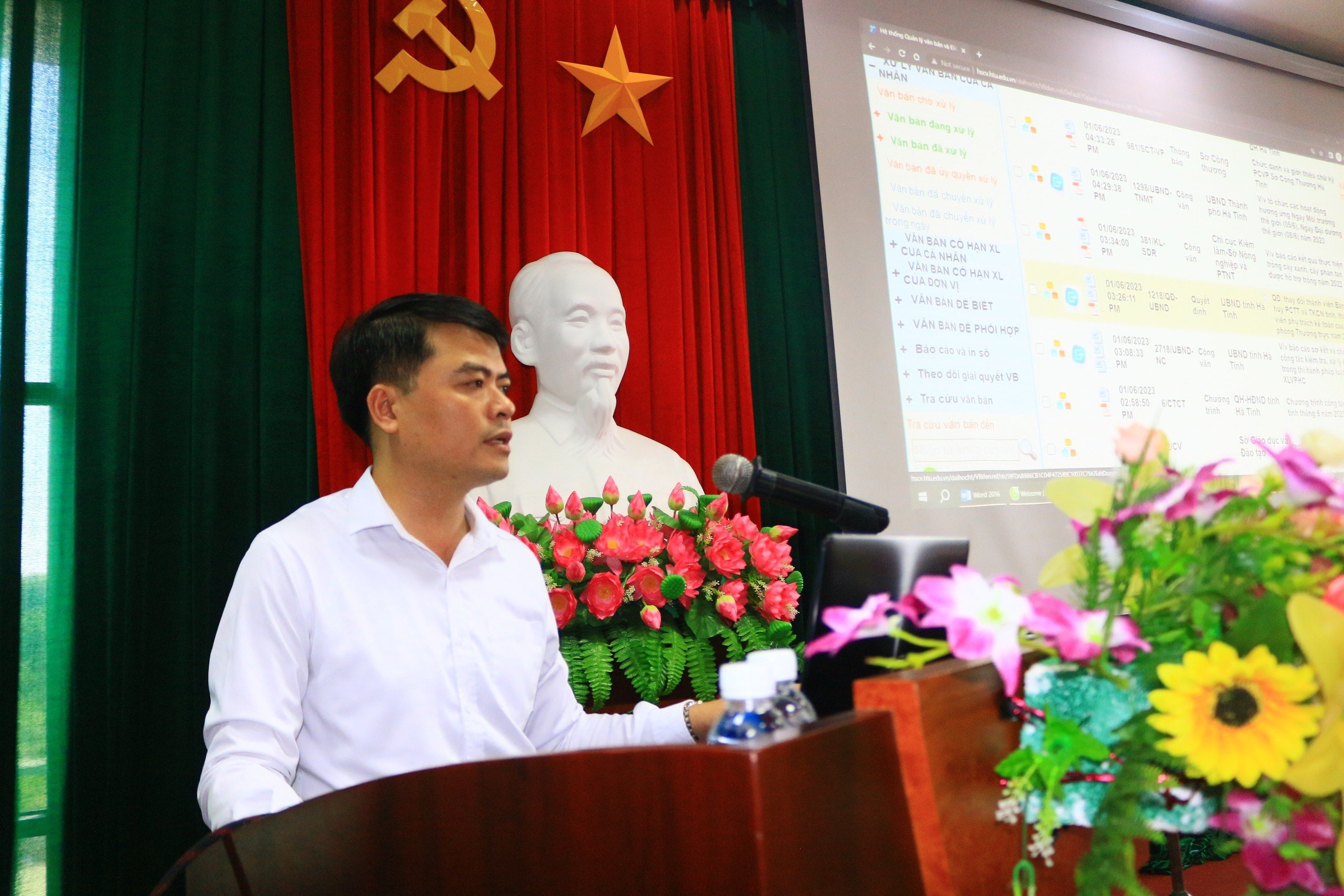 Đồng chí Trần Danh Đông đại diện Công báo tỉnh chủ trì buổi tập huấn