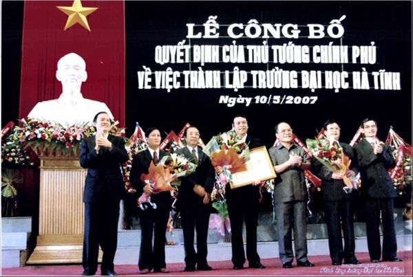 Lễ công bố thành lập Trường Đại học Hà Tĩnh