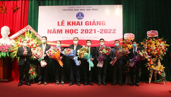 221221 khai giang nam hoc 13