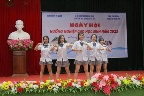 20230322 huong nghiep7