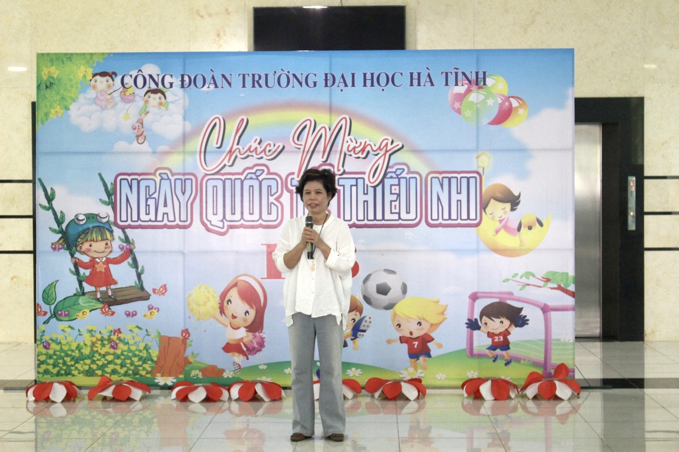 Công đoàn Trường Đại học Hà Tĩnh  tổ chức chương trình chào mừng Ngày Quốc tế Thiếu nhi 