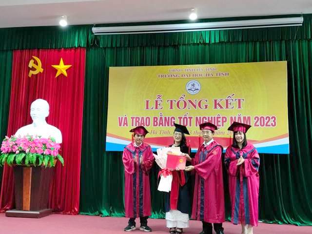 Le TN va trao bang 2023 2
