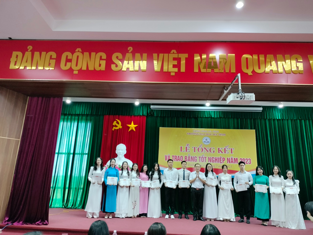 Le TN va trao bang 2023 2