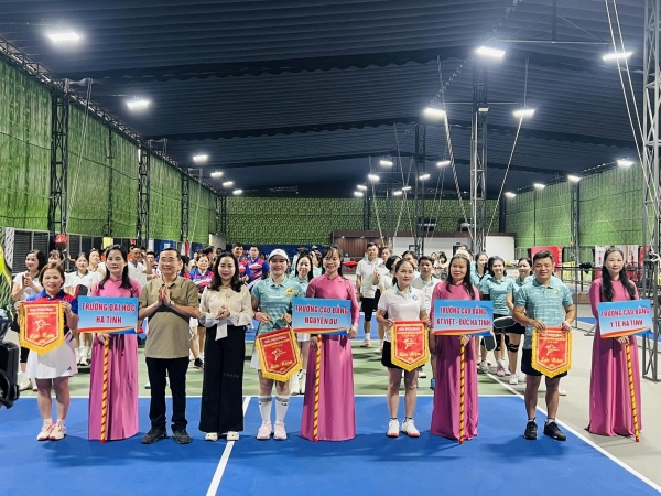 Pickleball Đại học Hà Tĩnh ghi dấu ấn mạnh mẽ với 1 Vô địch, 3 giải Ba tại Giải Khối thi đua 2026