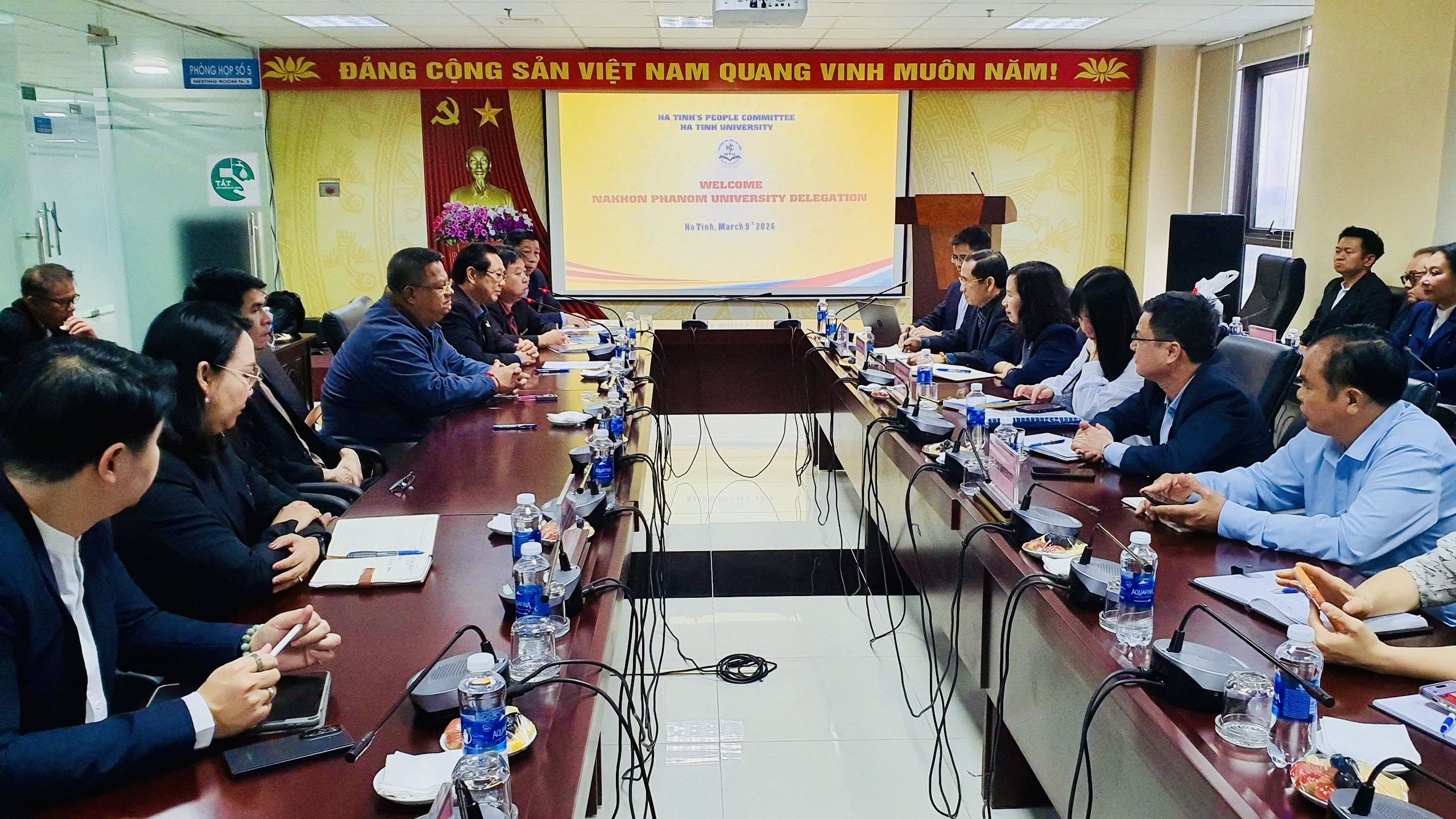 Trường Đại học Hà Tĩnh đẩy mạnh nối lại hợp tác giáo dục với Trường Đại học Nakhon Phanom (Thái Lan)