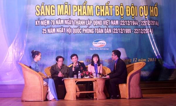 Các CCB kể chuyện chiến trường với đại diện đoàn viên, thanh niên