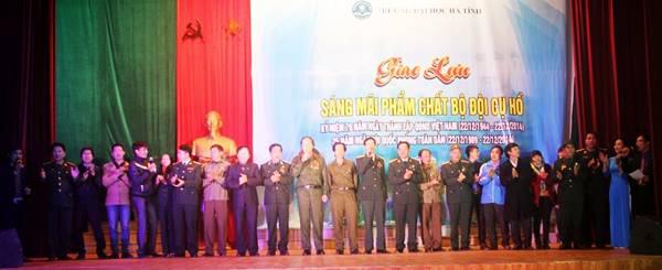Hát mãi khúc quân hành