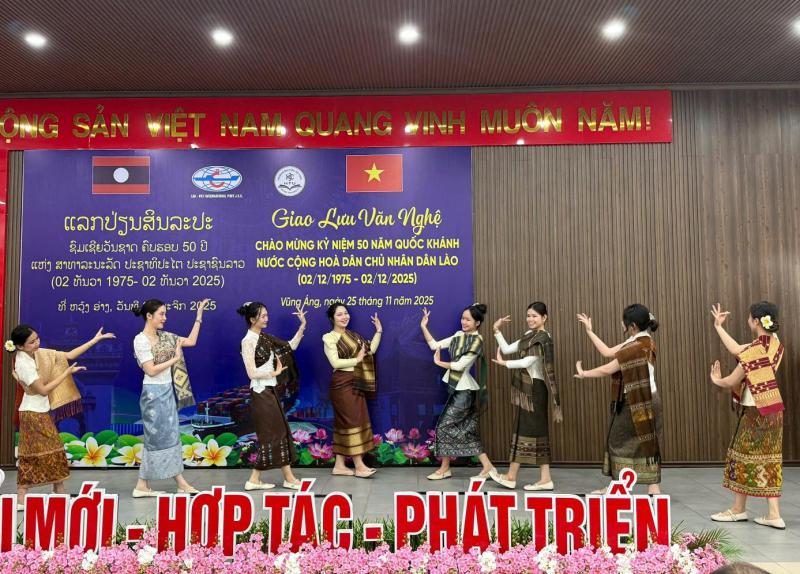 Giao luu VN Viet Lao 2025 3