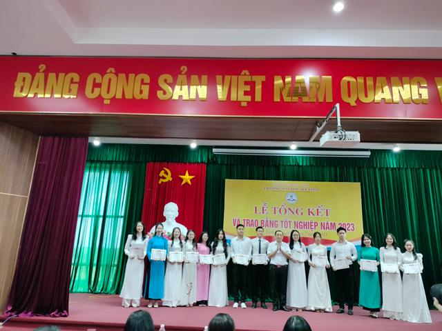 Le TN va trao bang 2023 2