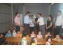 Trường Đại học Hà Tĩnh trao tặng 10 triệu đồng cho lớp học tình thương của Giáo xứ An Nhiên
