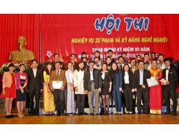 Khoa Lý luận chính trị phối hợp với Đoàn Trường Đại học Hà Tĩnh tổ chức thành công chương trình “Mừng Đảng mừng xuân, chung kết Hội thi Nghiệp vụ sư phạm và kỹ năng nghề nghiệp”