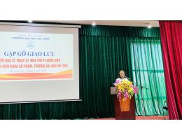 Họa sĩ, nhạc sĩ, thi sĩ Vi Quốc Hiệp gặp gỡ, giao lưu với sinh viên Khoa Sư phạm