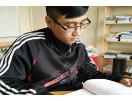 Trần Thế Hùng lớp K8 Toán - chàng trai giàu nghị lực, bản lĩnh tấm gương sáng cho sinh viên noi theo