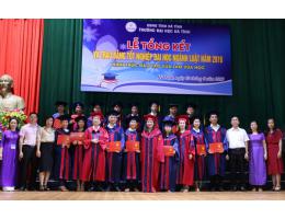 Trường Đại học Hà Tĩnh trao bằng tốt nghiệp ngành Luật cho hệ vừa học vừa làm