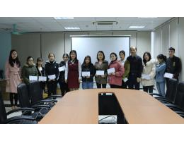 Trường Đại học Hà Tĩnh trao tặng 20 suất quà Tết cho sinh viên có hoàn cảnh khó khăn