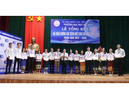 Hơn 400 Lưu học sinh Lào được trao chứng chỉ tiếng Việt khóa học 2017-2018 tại Trường ĐH Hà Tĩnh