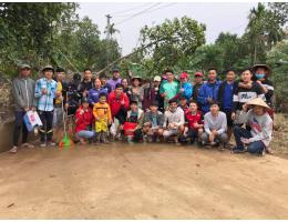 Sau lũ, sinh viên Lào xắn tay dọn dẹp giúp dân
