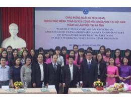 Đại sứ đặc mệnh toàn quyền nước Cộng hòa Singapore tại Việt Nam thăm và làm việc với Trường Đại học Hà Tĩnh