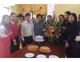 Công đoàn Trường Đại học Hà Tĩnh tổ chức lớp học làm bánh chào mừng Ngày Quốc tế phụ nữ 8/3