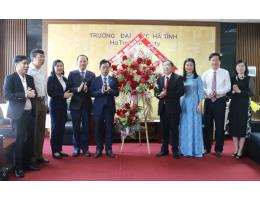 Lãnh đạo tỉnh Hà Tĩnh chúc mừng Trường Đại học Hà Tĩnh nhân ngày 20/11