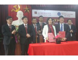 Lễ ký kết thỏa thuận hợp tác toàn diện Agribank chi nhánh Hà Tĩnh và Trường Đại học Hà Tĩnh