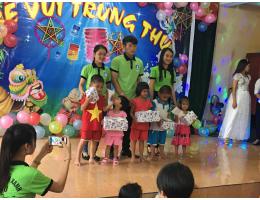Trường Đại học Hà Tĩnh với chương trình 'Trung thu cho em'